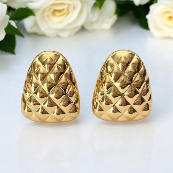 Vintage Designer Monet Goldtone Quilted Clip on Statement Earrings. - Picture 2 of 5